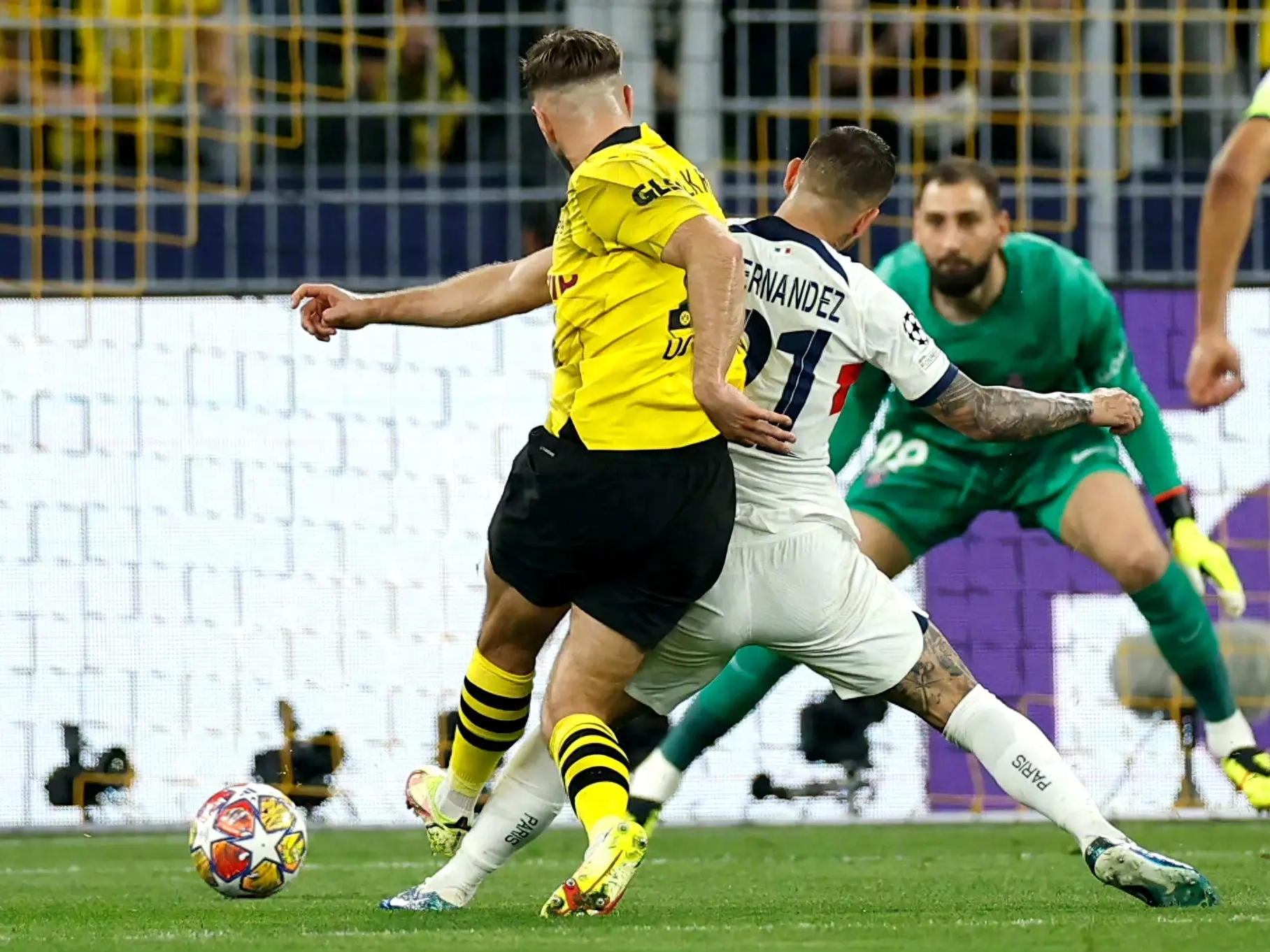 咪咕体育 -关于欧冠今夜走向成谜;多特蒙德远射贴柱;赛场秩序良好;训练强度明显提升的信息